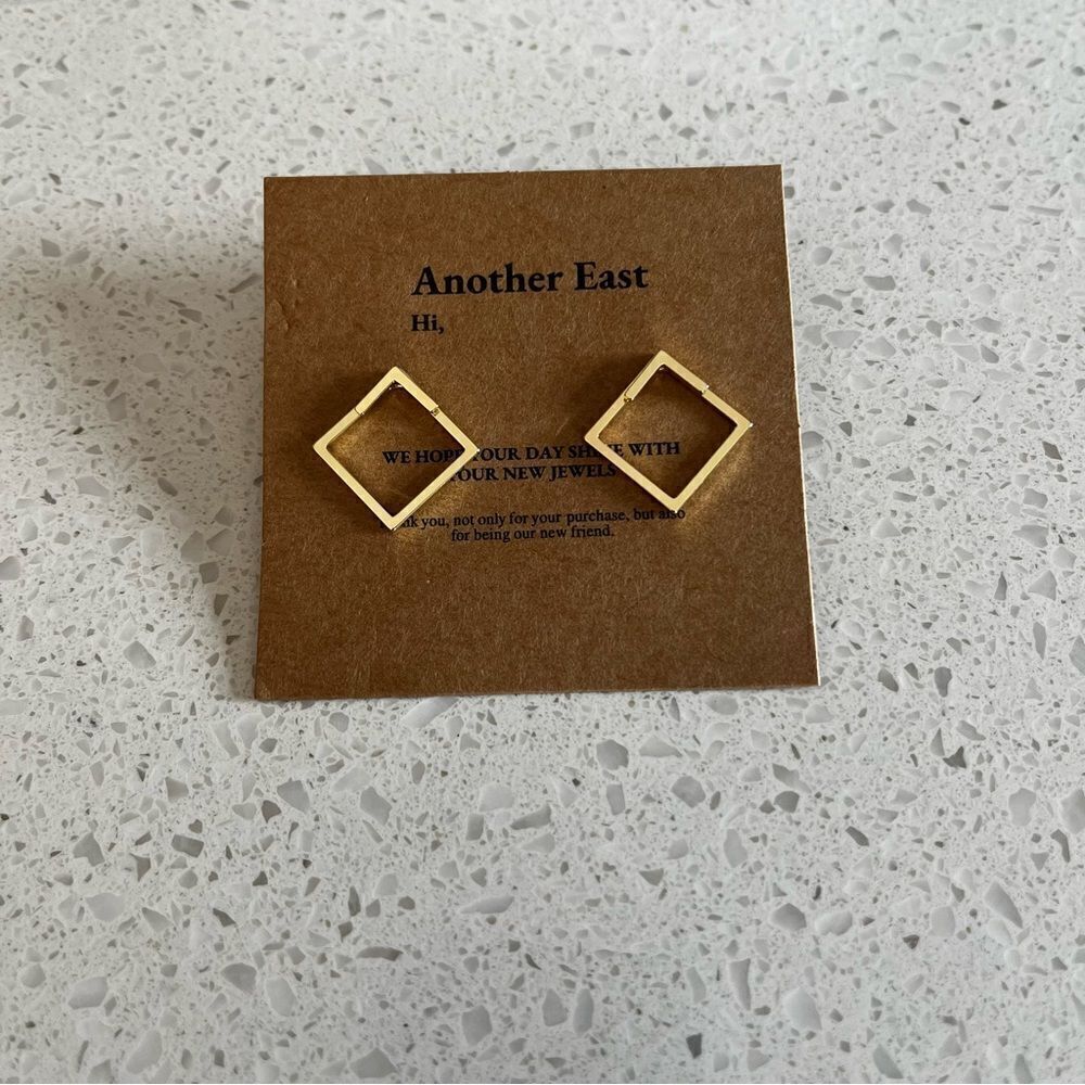 Geometric Design Earrings - Picture 4 of 8
